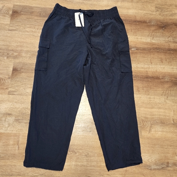 NWT! Fabletics Women's Black Cargo Joggers Size 1x - Picture 1 of 6